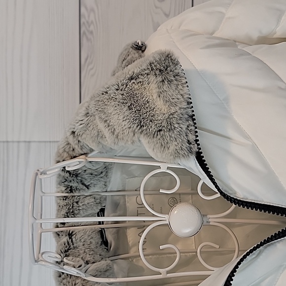 Nautica Women's White Puffer Jacket with Faux Fur Lined Hood Size S - Picture 4 of 12